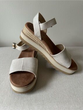 Toms Cream Canvas Platform Sandals